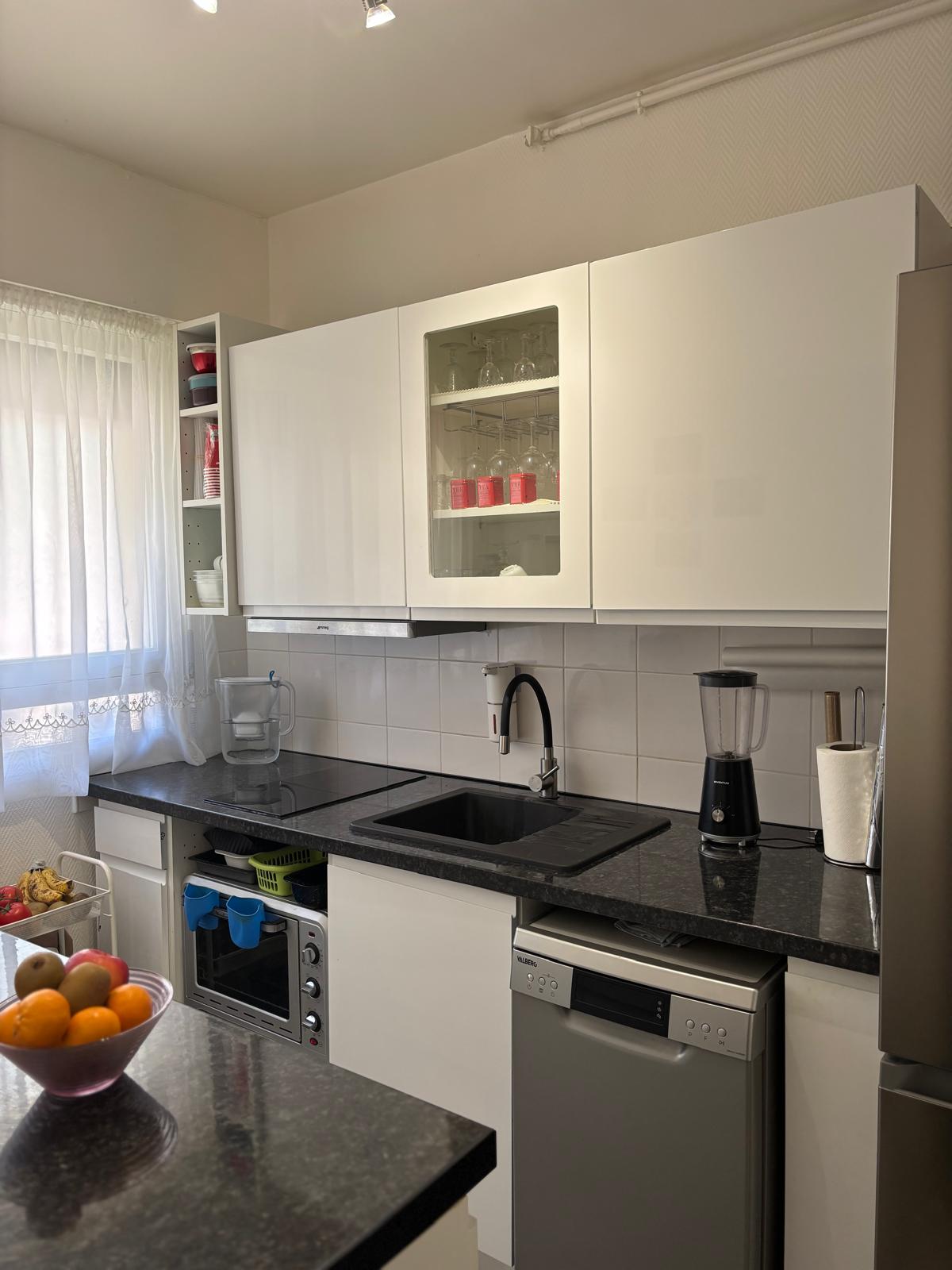 Appartement Paris 15e — cuisine équipée